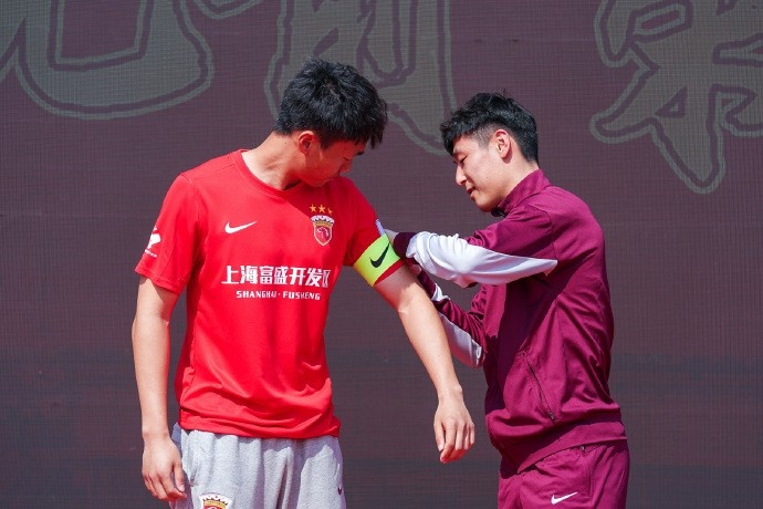 海港跟隊(duì):武磊出席海港富盛經(jīng)開(kāi)隊(duì)新賽季中乙出征儀式