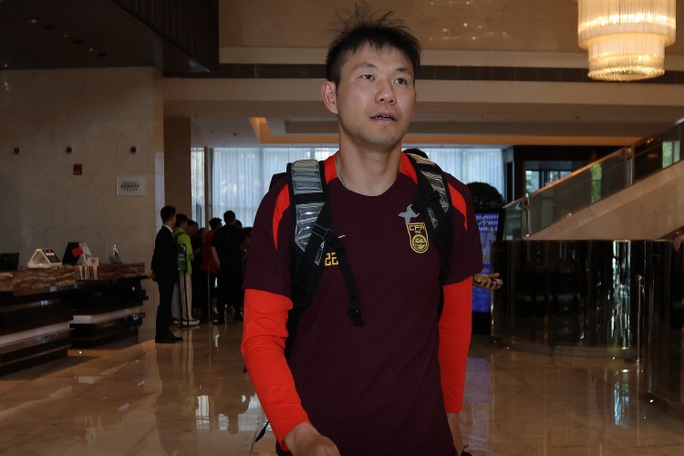 媒體人:如果李源一沒傷沒病,他落選名單在邏輯上講不出合理性